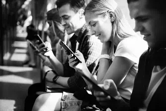 Хората държат повече на смартфона, отколкото на портфейла