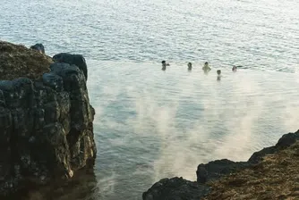 В Исландия откриха геотермална лагуна със 75-метров инфинити басейн