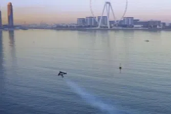 Мъж летя с джетпак досущ като супергерой (видео)