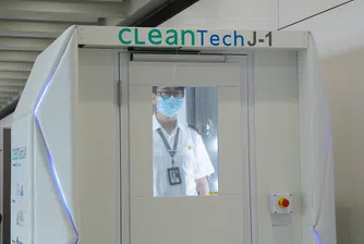 Летище тества машина, която ще дезинфекцира хора от глава до пети