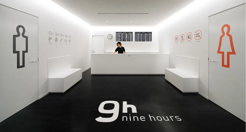 Японски футуристичен хотел предлага шушулки за сън