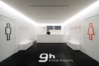 Японски футуристичен хотел предлага шушулки за сън