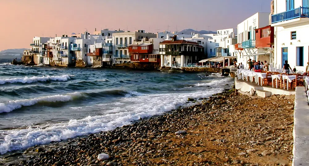 От понеделник в Гърция отпада карантината за граждани на ЕС