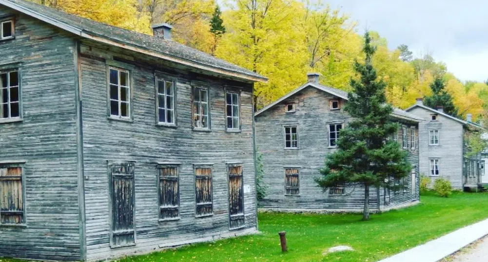 Изоставен град ни връща в миналия век, има водопад, по-висок от Ниагарския