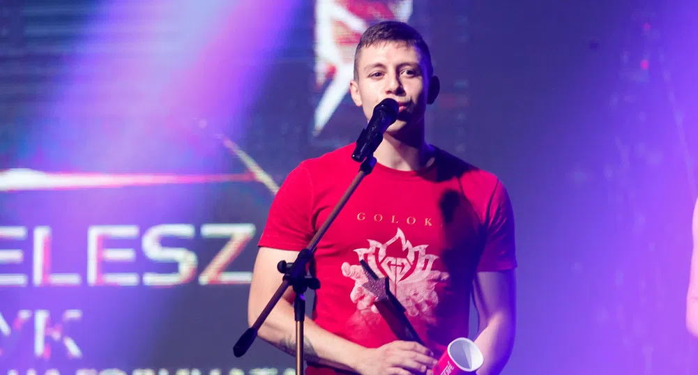 Nescafe 3 in1 награди хип-хоп звездата Homelesz за най-добър видео клип