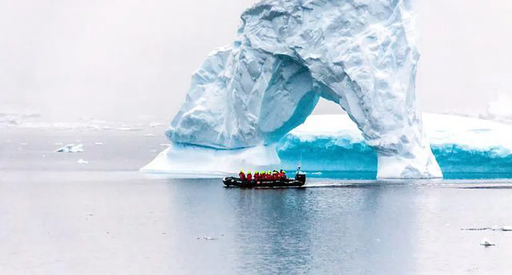 Ограбиха 700 души с измислена държава в Антарктида