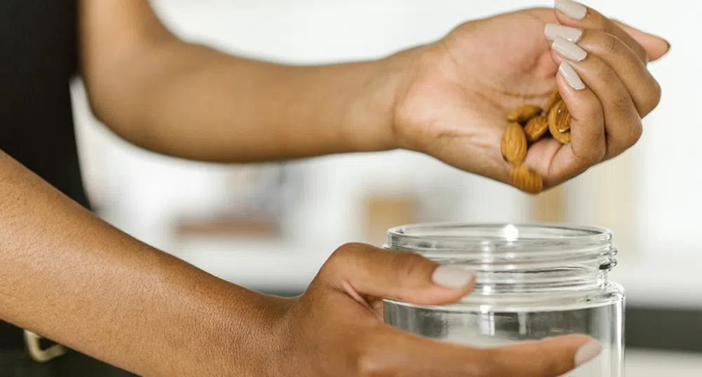 Добра идея ли е да ядете бадеми преди лягане?