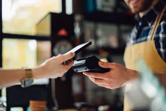 Рекорден ръст на плащанията с дебитни карти на Пощенска банка за 2023 г.