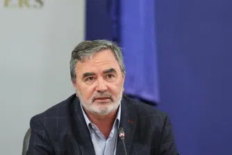 Доц. Кунчев иска задължителна ваксинация за медиците у нас