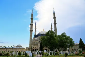 Огромни опашки на турско-българската граница