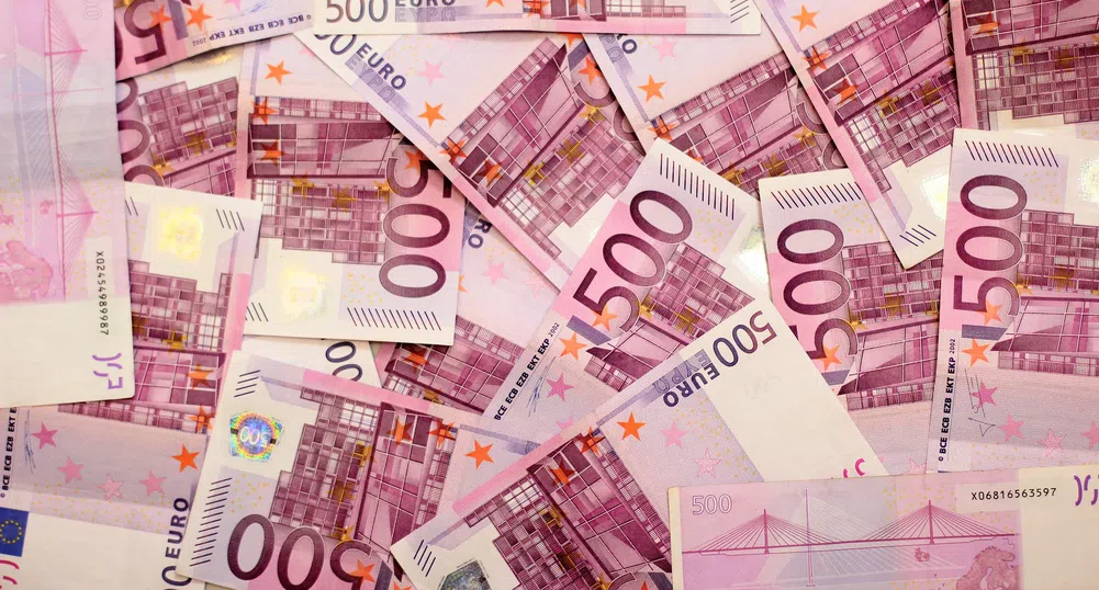 Еврото поскъпна до 21-месечен връх спрямо долара