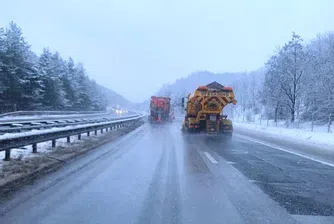 Над 310 машини обработват републиканските пътища