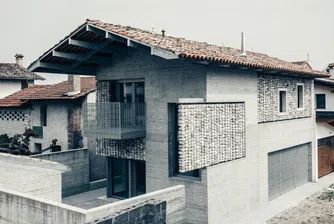 Къщата с каменните завеси