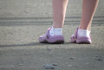Мнозина ги смятат за грозни, но Crocs отчитат рекордни продажби за 2020 г.