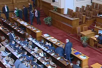 Парламентът задължи целия МС в оставка да дойде днес в Народното събрание