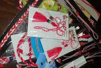 Закичваме се с мартеница да сме здрави и засмени