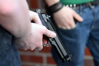 Терористи атакуваха фондовата борса в Пакистан