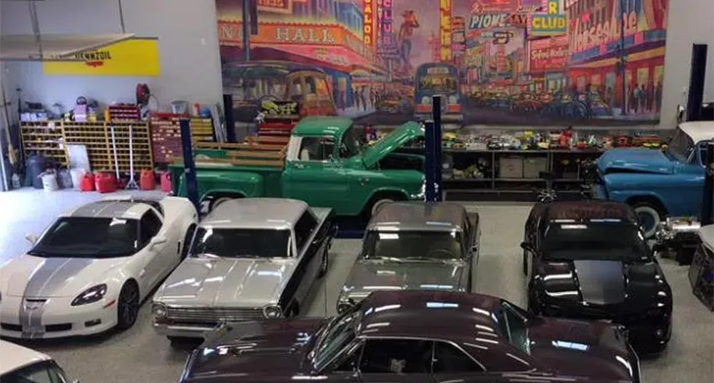 Колекция от редки автомобили изгоря за минути