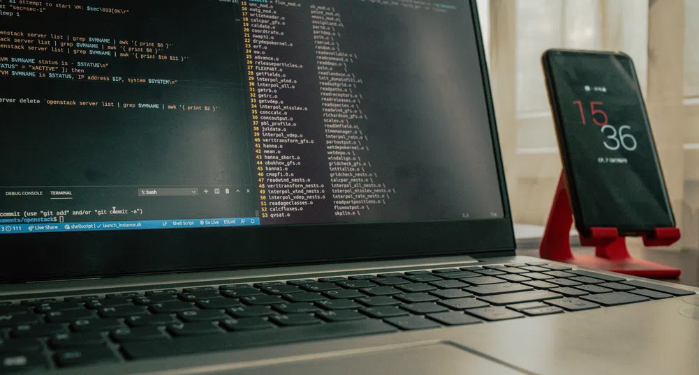 Демократични правителства следят гражданите през нотификациите на смартфона