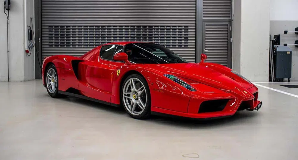 Шампион от Формула 1 продава колекцията си от луксозни коли