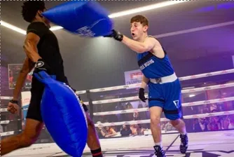 Боят с възглавници напуска спалнята и се пренася на ринга