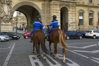 Защо рекорден брой френски полицаи се самоубиват?