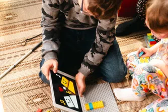 Най-новото Lego учи деца и възрастни на Брайловата азбука