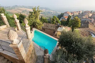 Италианското село, което може да наемете за цялата фамилия