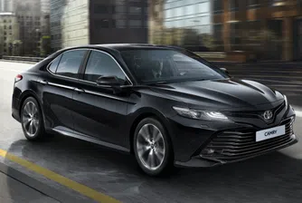 Обновената Toyota Camry е с панорамен покрив