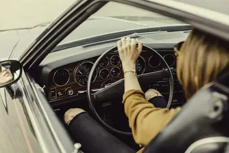 Ford с перфектен отговор на падналата забрана за шофиране за жени