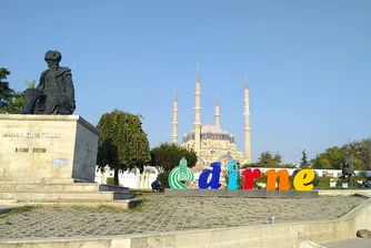 Ако пътувате до Турция с лична карта, пазете бланката от границата