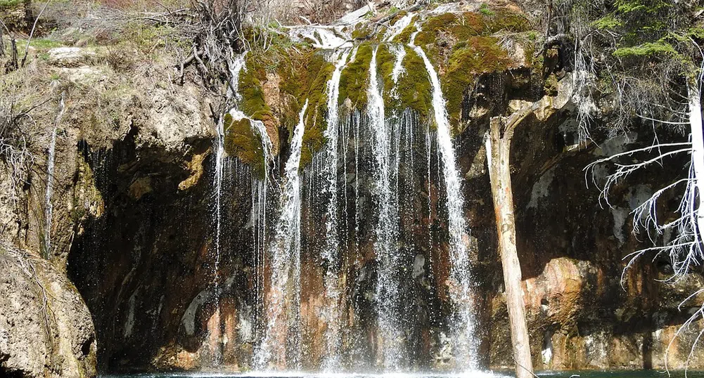 Курортът с най-големия минерален басейн в света ви дава $100 да го посетите