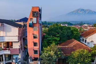 Отвъд границите на дизайна: Тънкият хотел, голямата патица, кривата къща