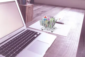 Walmart с най-добрите си продажби от десетилетие, акциите нагоре