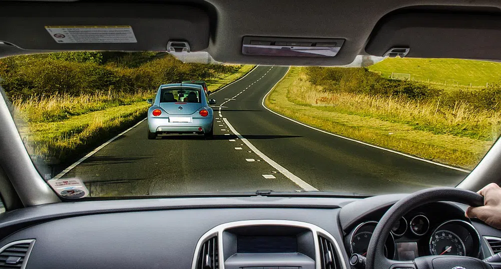 Мъж във Великобритания шофирал над 70 г. без книжка и застраховка