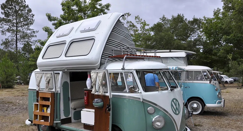 Живот на колела: вижте света през прозореца на микробуса