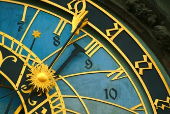 Колекция на времето: Виетнамец събира старинни църковни часовници