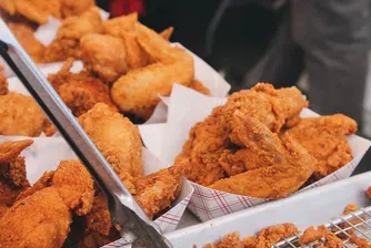 Пиян мъж поръча 189 парчета пиле без да иска