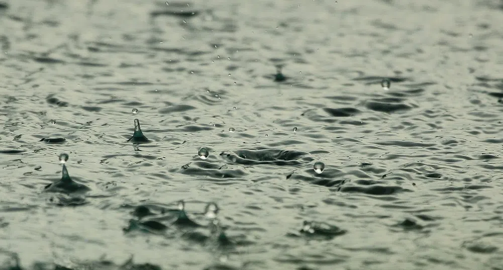 Опасно време утре: Горещини, дъждове и гръмотевични бури