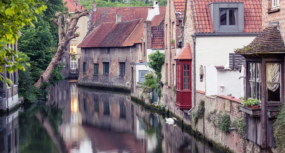 Грозни или просто причудливи са тези къщи? Преценете сами