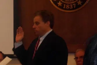 Полицаи откриха жената на кмет на купон по време на карантина