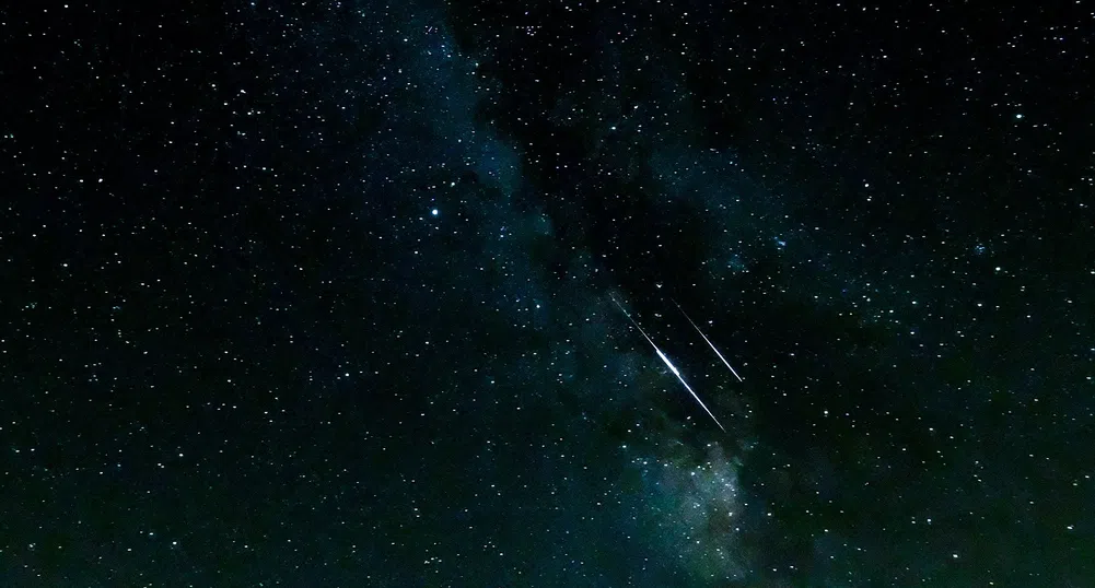 От утре: Нощното небе ще се озари от 75 падащи звезди на всеки час