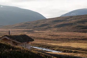 Супер модернизирана къщурка насред нищото в Шотландия