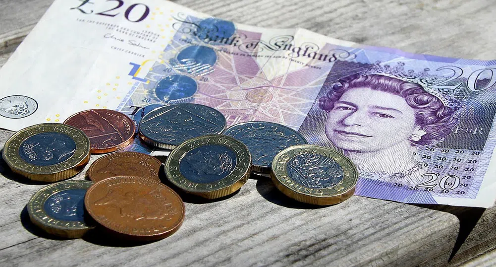 Lloyds отпуска еднократна помощ от 1000 паунда на служителите си