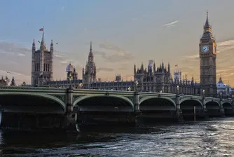 Разследват планирани терористични атаки в Лондон