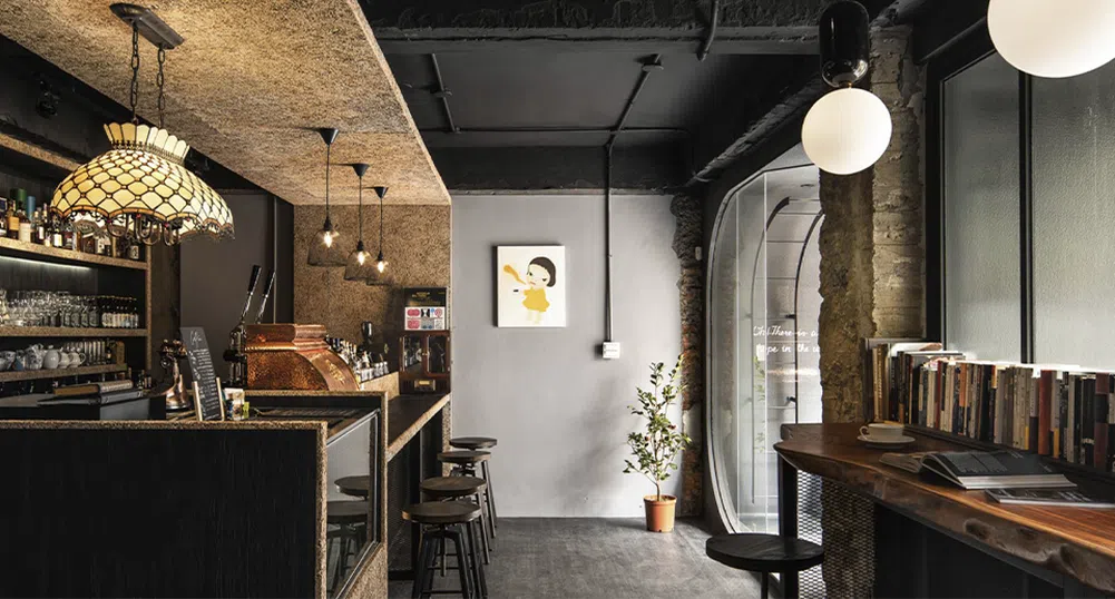 Скелети, мрак и черен хумор - един невероятен бар