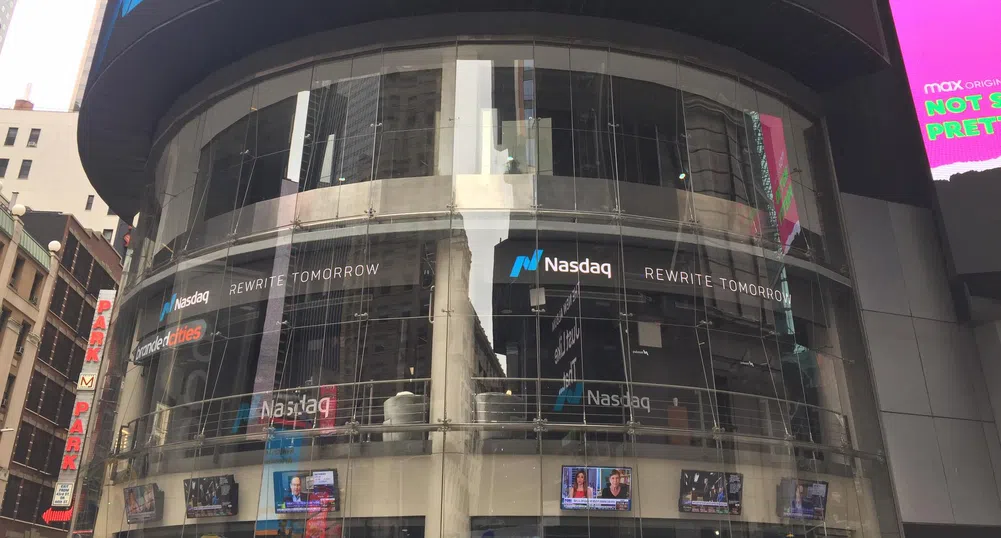 Щатският борсов индекс Nasdaq записа най-лошия си месец от 2008 г.