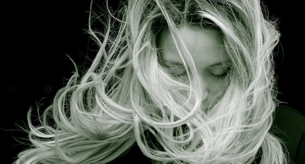 Учените говорят: Колко често да миете косата си?