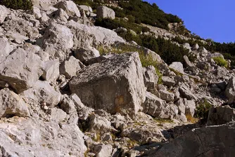 Алпинисти обрушват скалите, блокирали пътя за София-Самоков