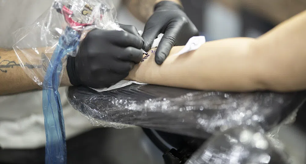 В Австрия: Правиш си татуировка, возиш се безплатно в масовия транспорт